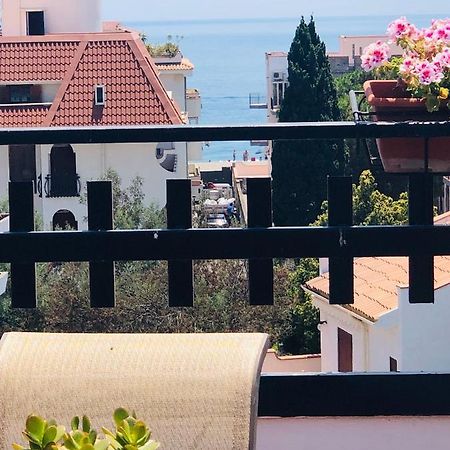 Sea View 2 Bedroom Vacation Apartment Giardini Naxos Ngoại thất bức ảnh