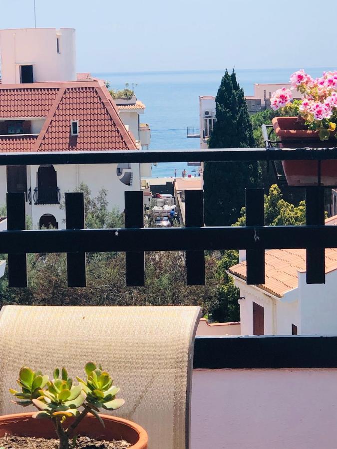 Sea View 2 Bedroom Vacation Apartment Giardini Naxos Ngoại thất bức ảnh